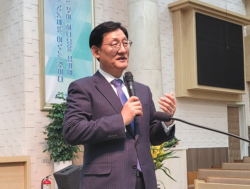 s860 김용대 목사.jpg