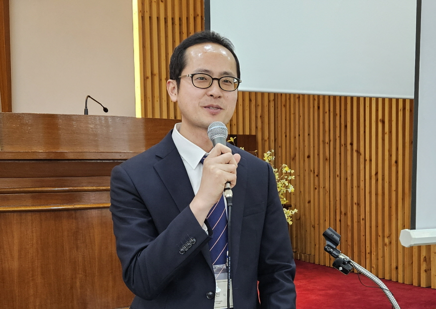 875 정형신 목사.jpg