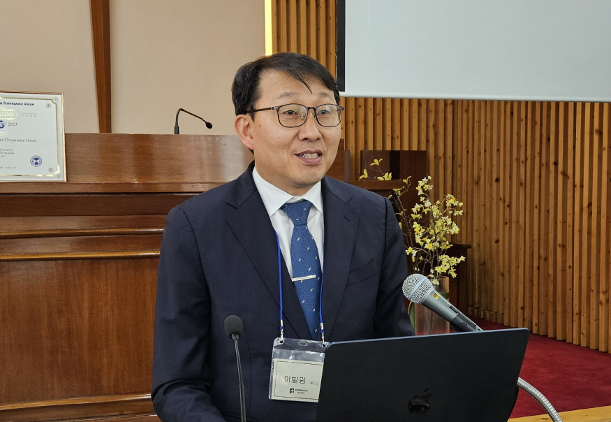 875 이빌립 목사.jpg