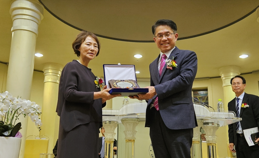 875 원로 사모.jpg