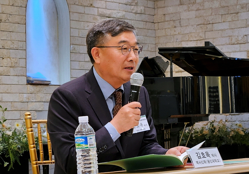875 김호욱 박사.jpg