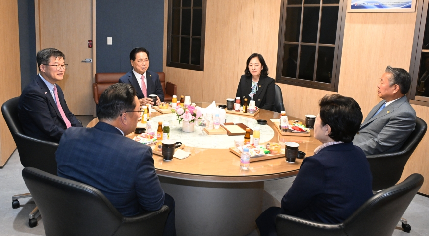 875 여러명.jpg
