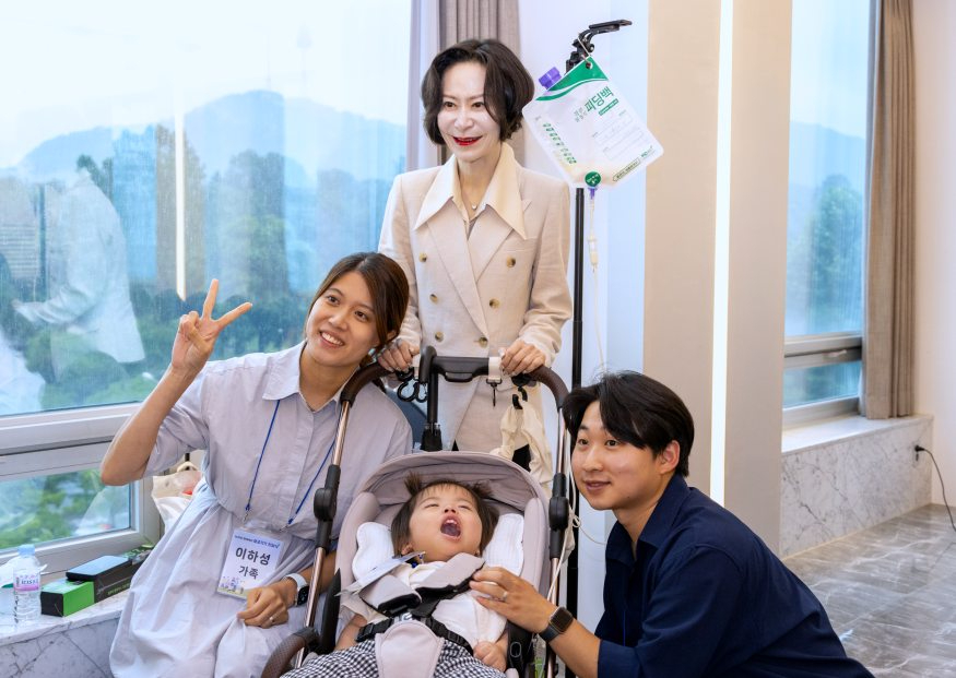 875 4명.jpg