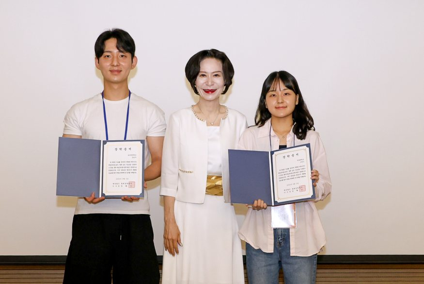 875 3명.jpg