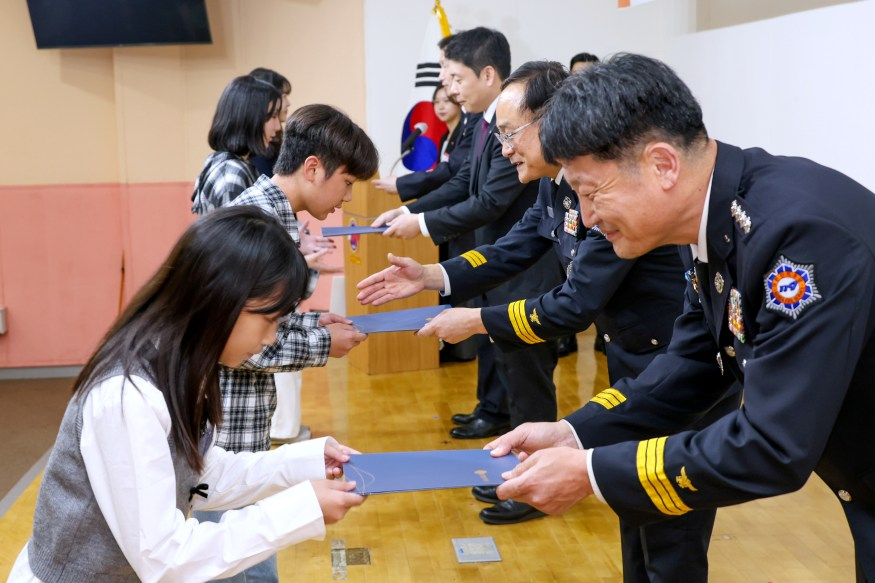 875 전달식 장면.jpg