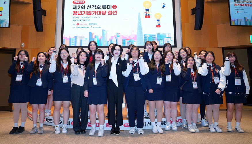 875 학생들과 단체사진.JPG